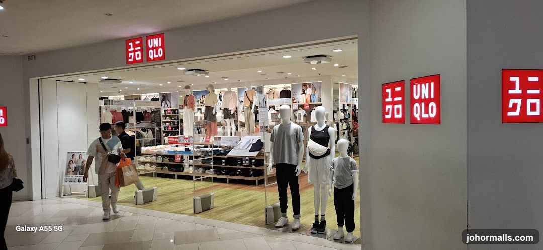 Uniqlo Storefront