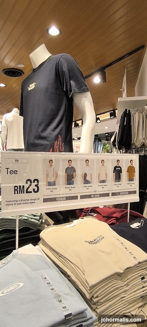 T-shirt display