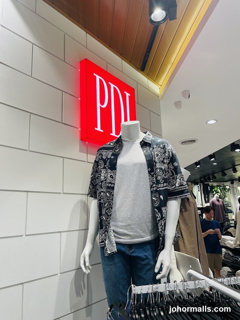 Mannequin in store