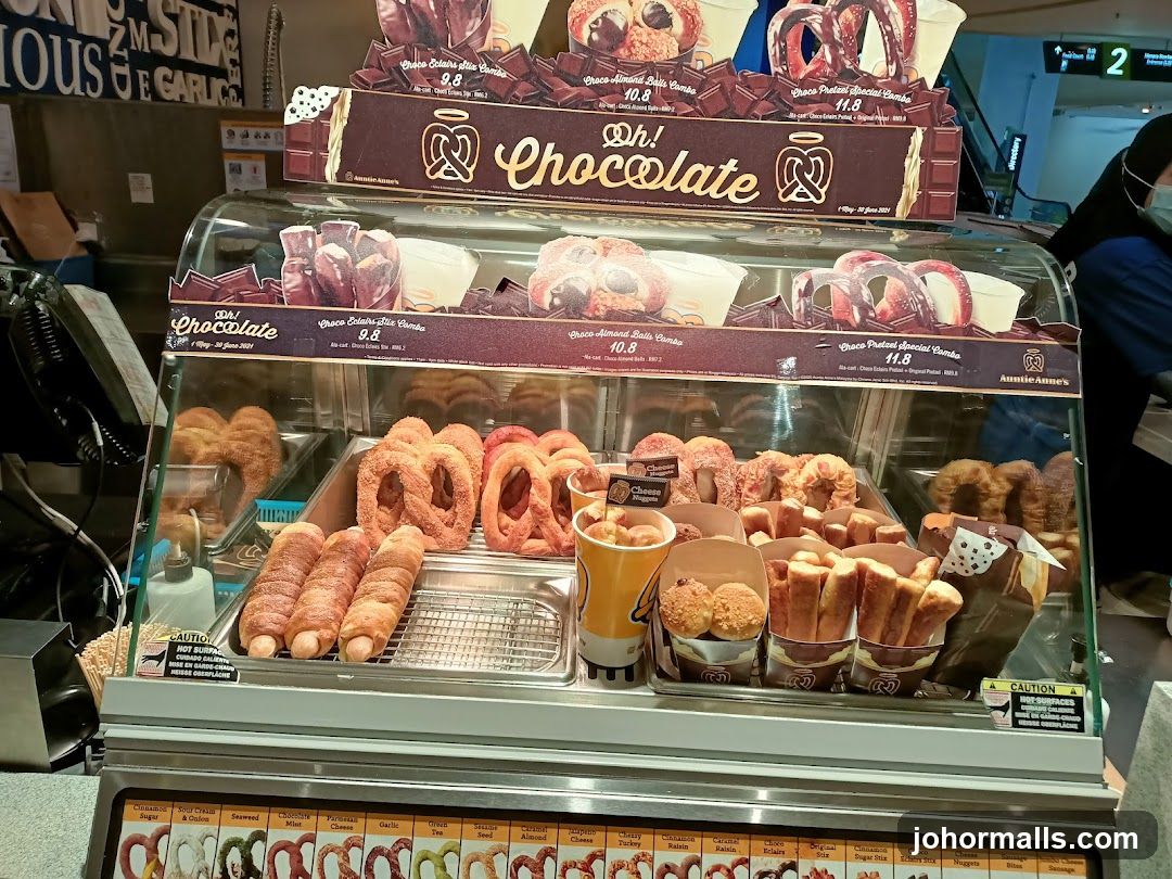 Auntie Anne's Pretzel Display