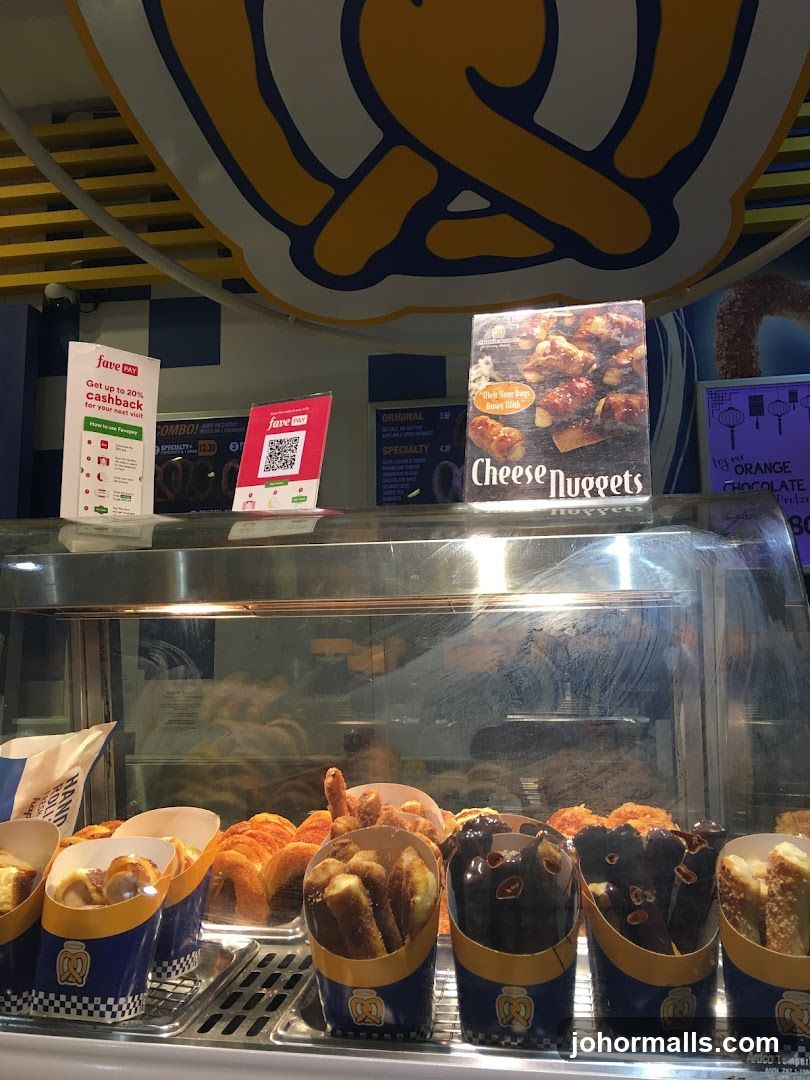 Pretzel Display