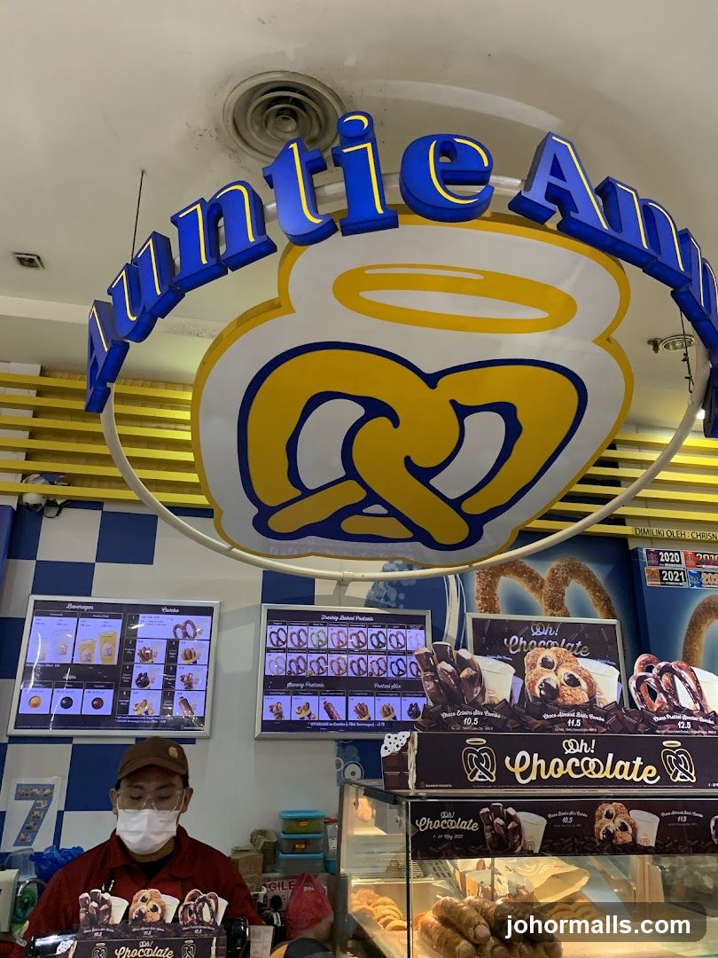 Auntie Anne's Pretzel Stand