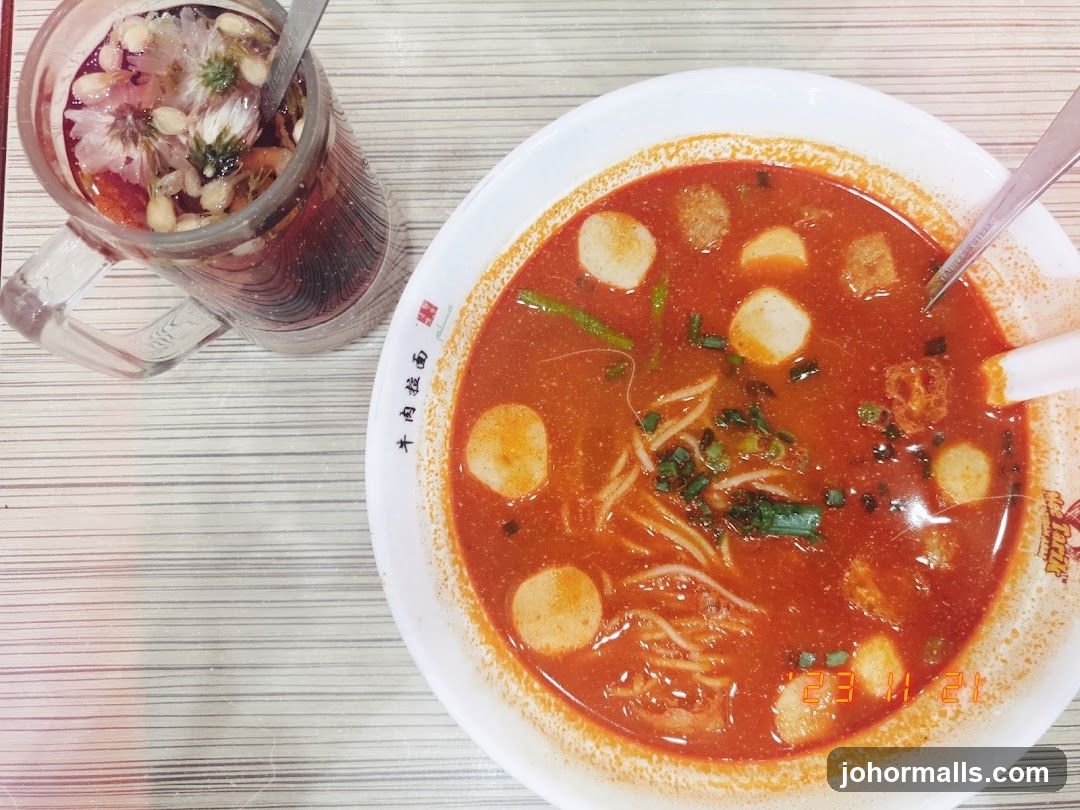 Noodle Soup and Herbal Drink