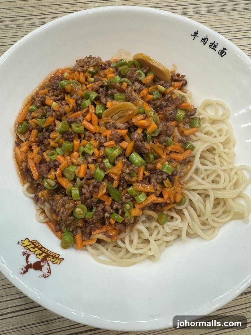 Noodles with Minced Meat and Vegetables
