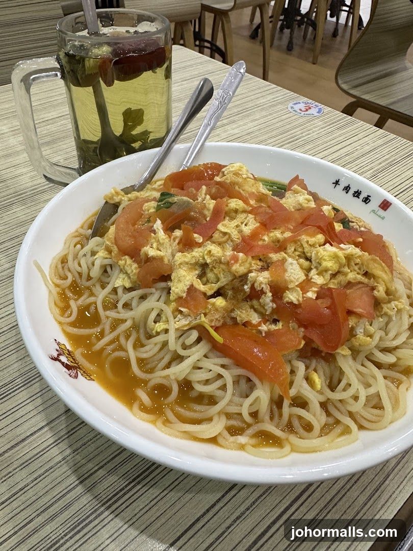 Noodles with Tomatoes and Egg