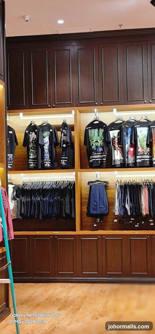 Men's Apparel Display