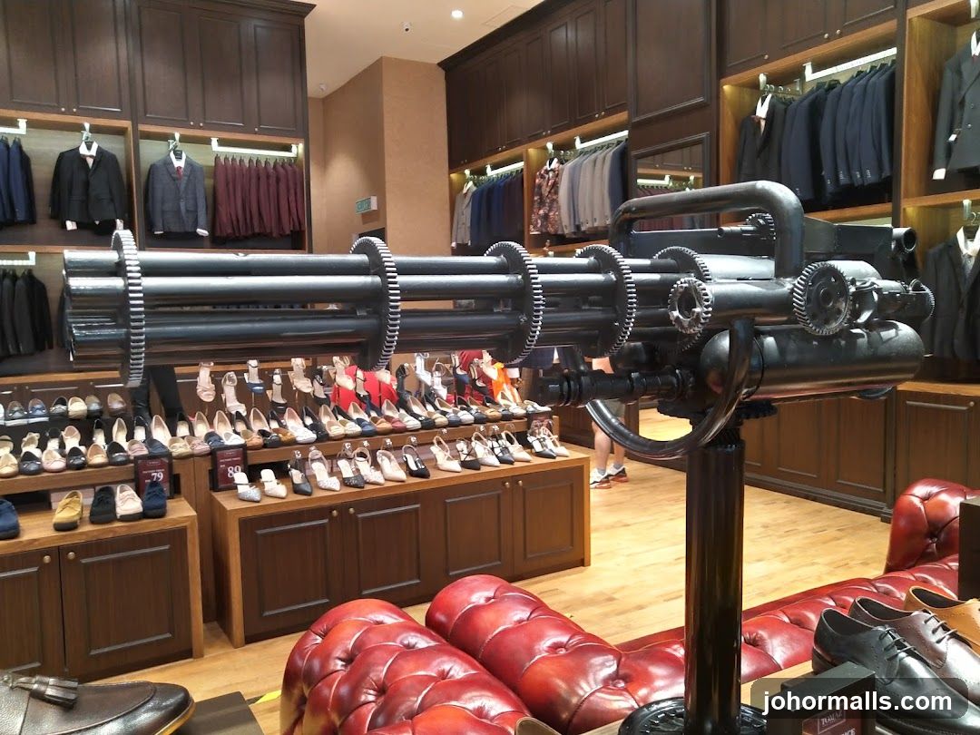 Display of a Gatling Gun Prop in a Clothing Store
