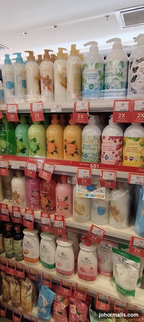 Body Wash and Shower Cream Display
