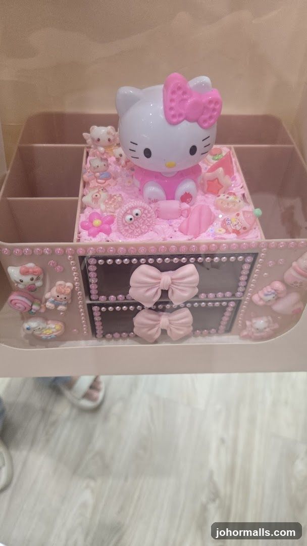 Hello Kitty themed organizer