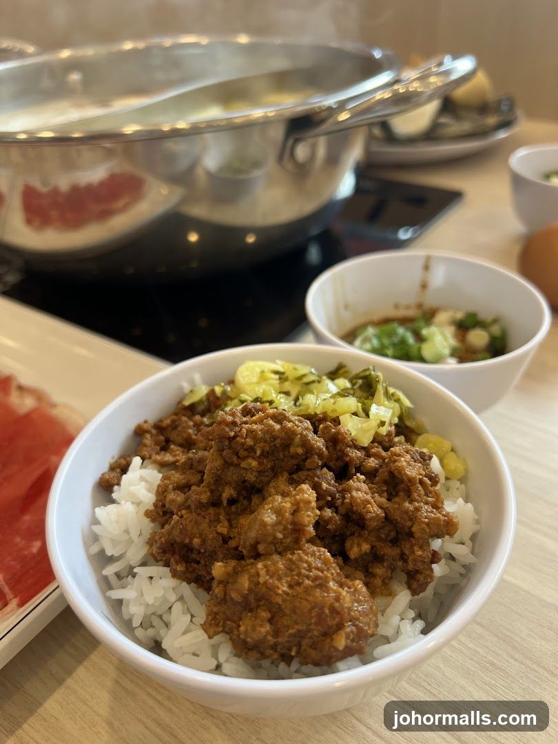 Minced Meat Rice Bowl with Hot Pot