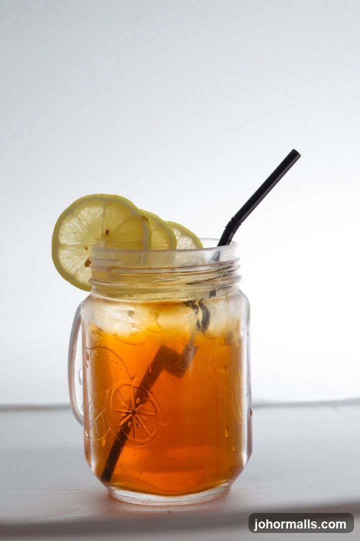 Iced Tea with Lemon Slices