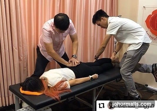 Therapists performing a treatment