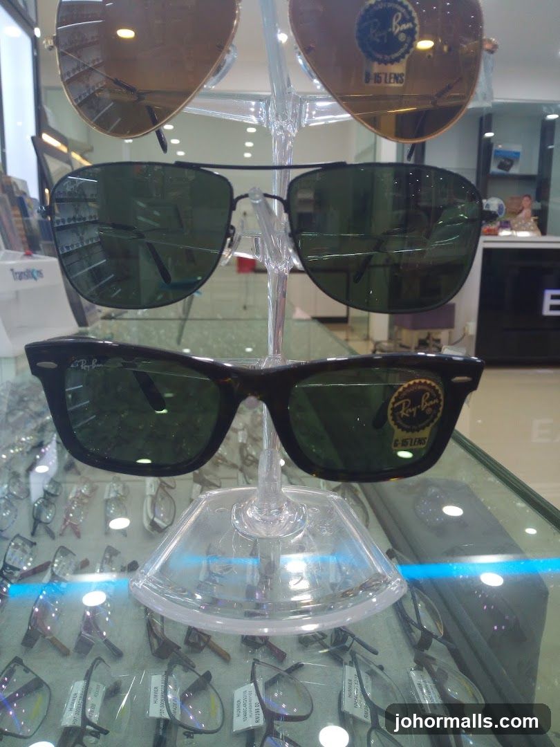 Ray-Ban Sunglasses Display