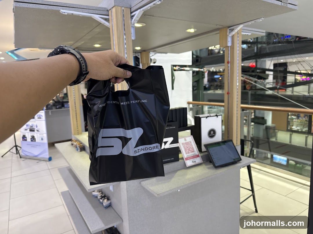 Person holding a shopping bag