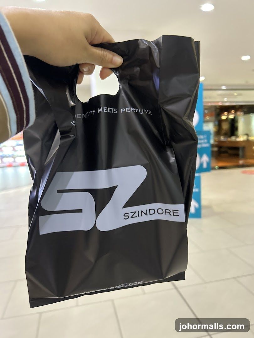 Black Shopping Bag with SZINDORE Logo