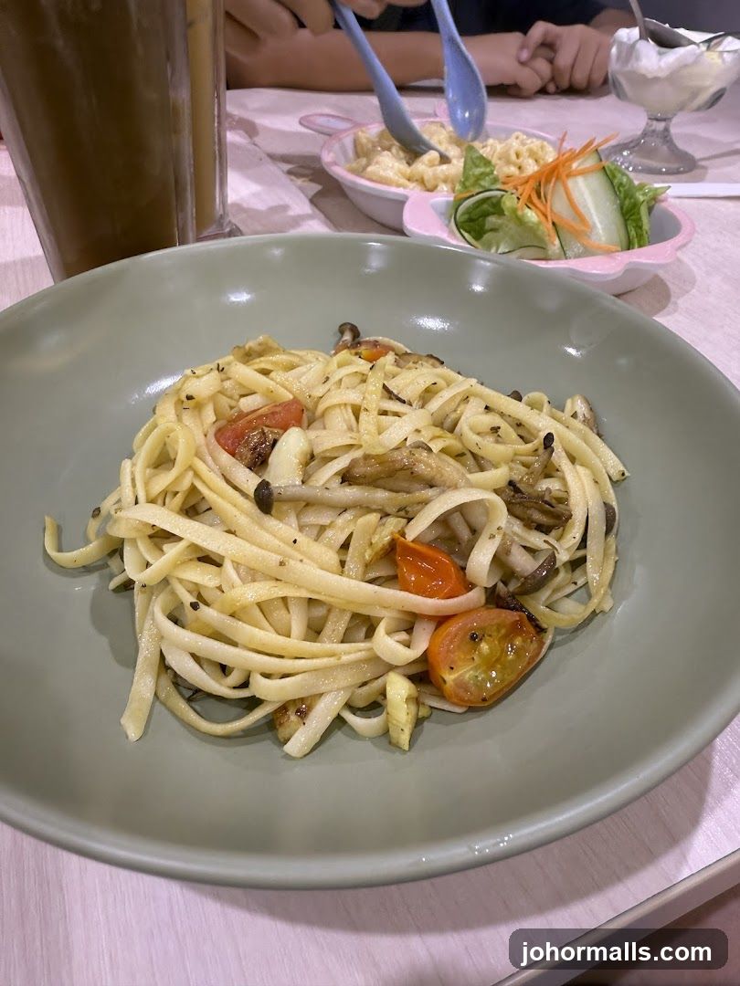 Pasta with Mushrooms and Tomatoes
