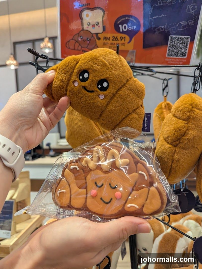 Croissant Plushies and Cookie