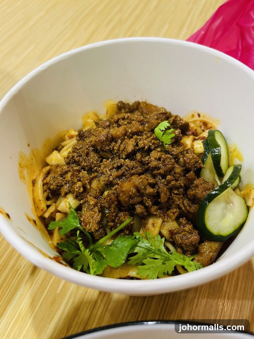 Noodles with Minced Meat and Cucumber