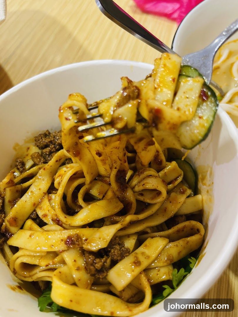 Noodles with Meat and Cucumber