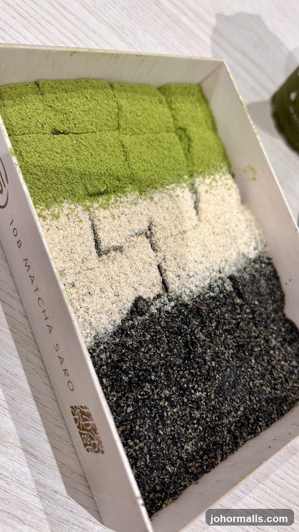 Matcha mochi with three toppings