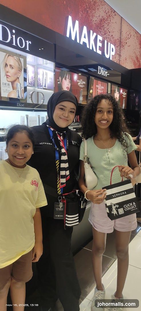Sephora Make Up Display