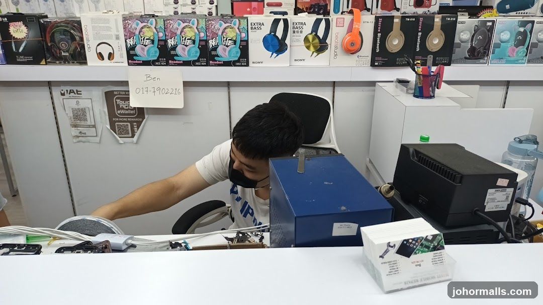 Electronics Store Counter