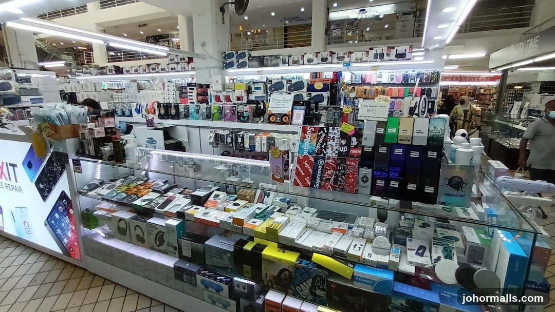 Electronics Store Display
