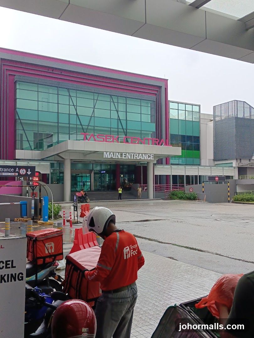 Delivery Personnel Outside Tasek Central