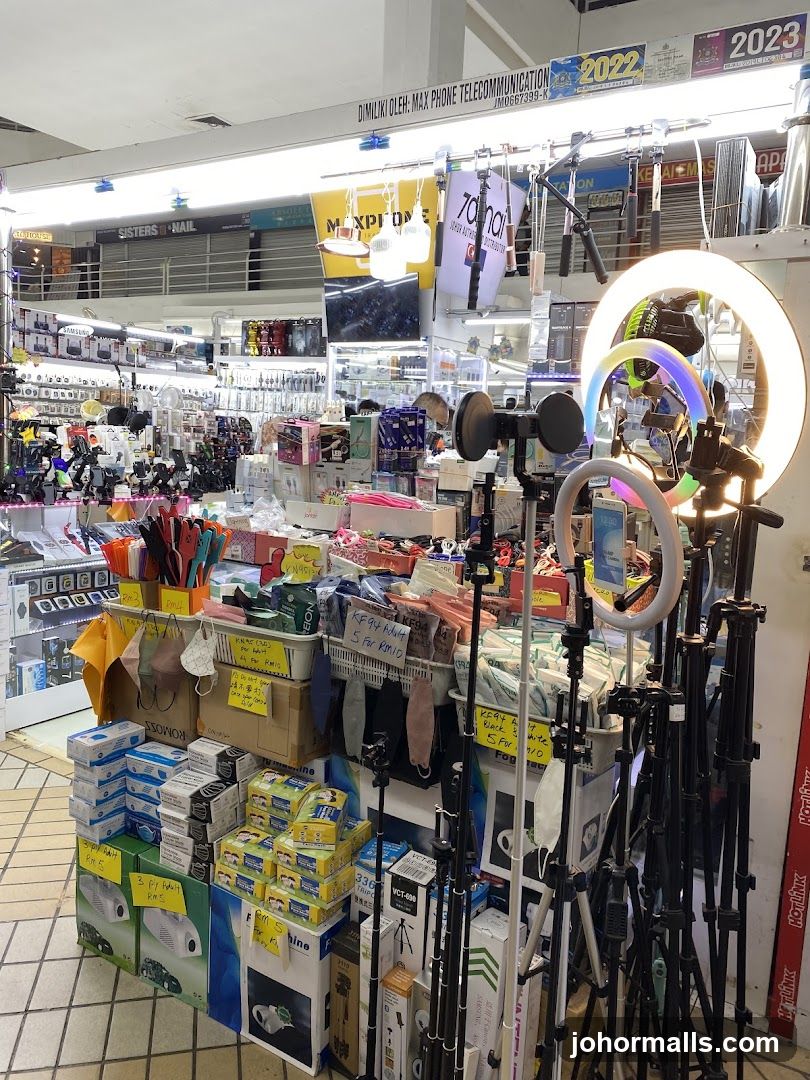 Electronics and Accessories Store