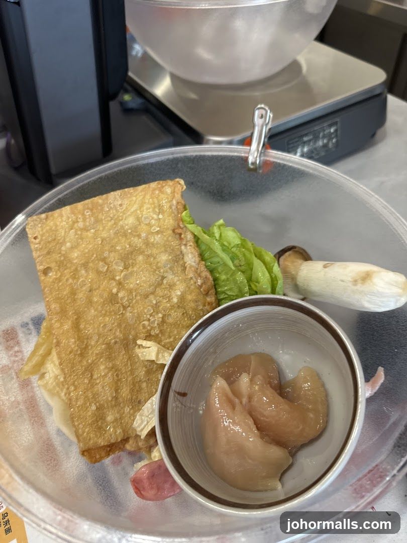 Fried Tofu Skin with Chicken and Mushroom