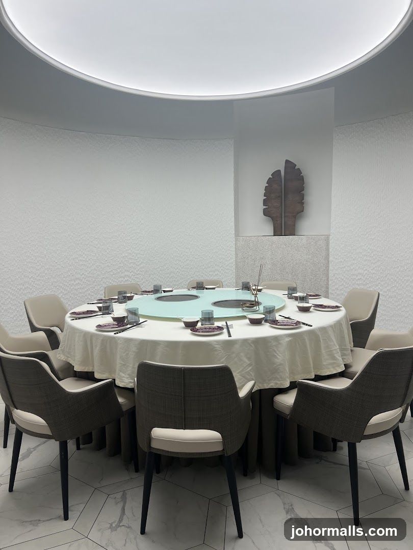 Round Dining Table Setting