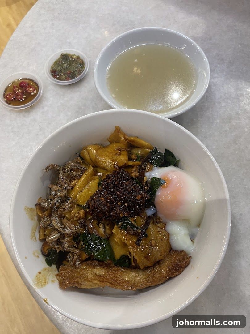 Noodles with Egg and Condiments