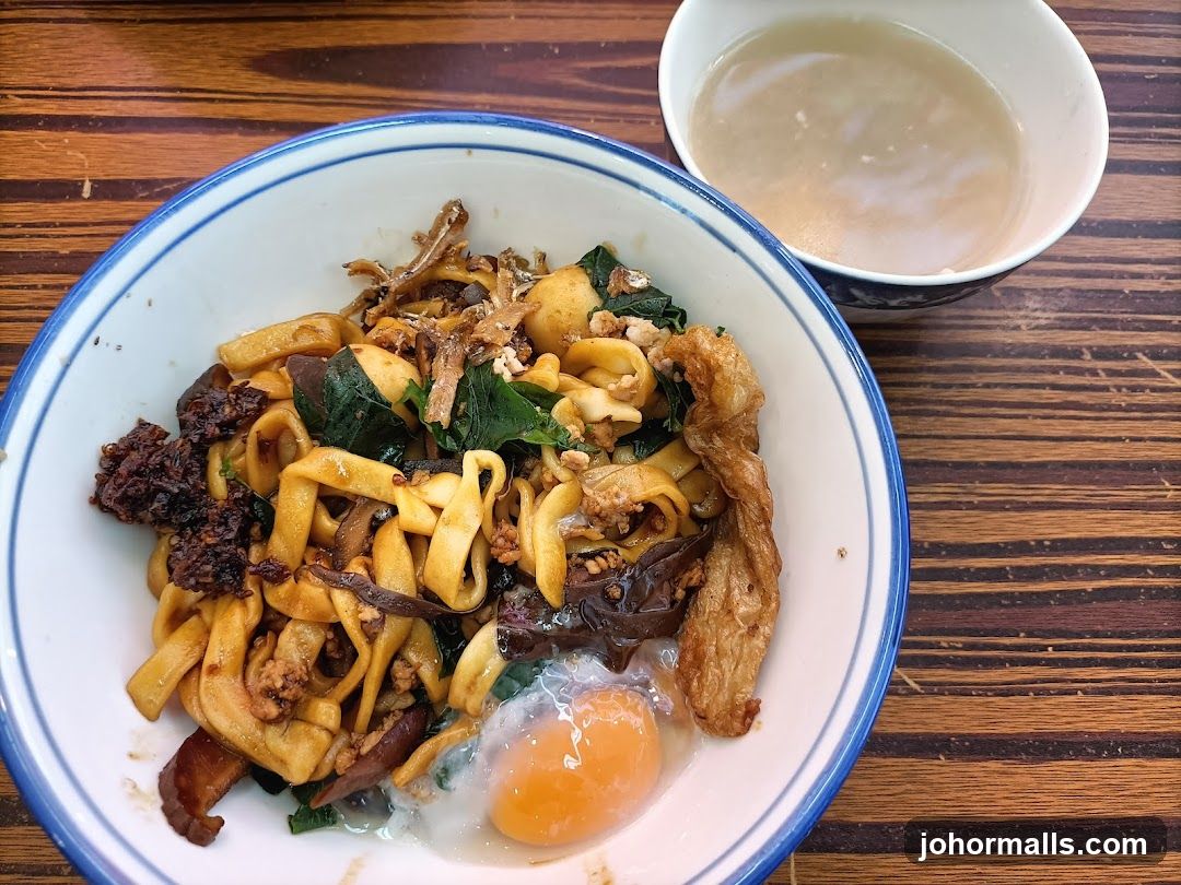 Noodles with Egg and Soup