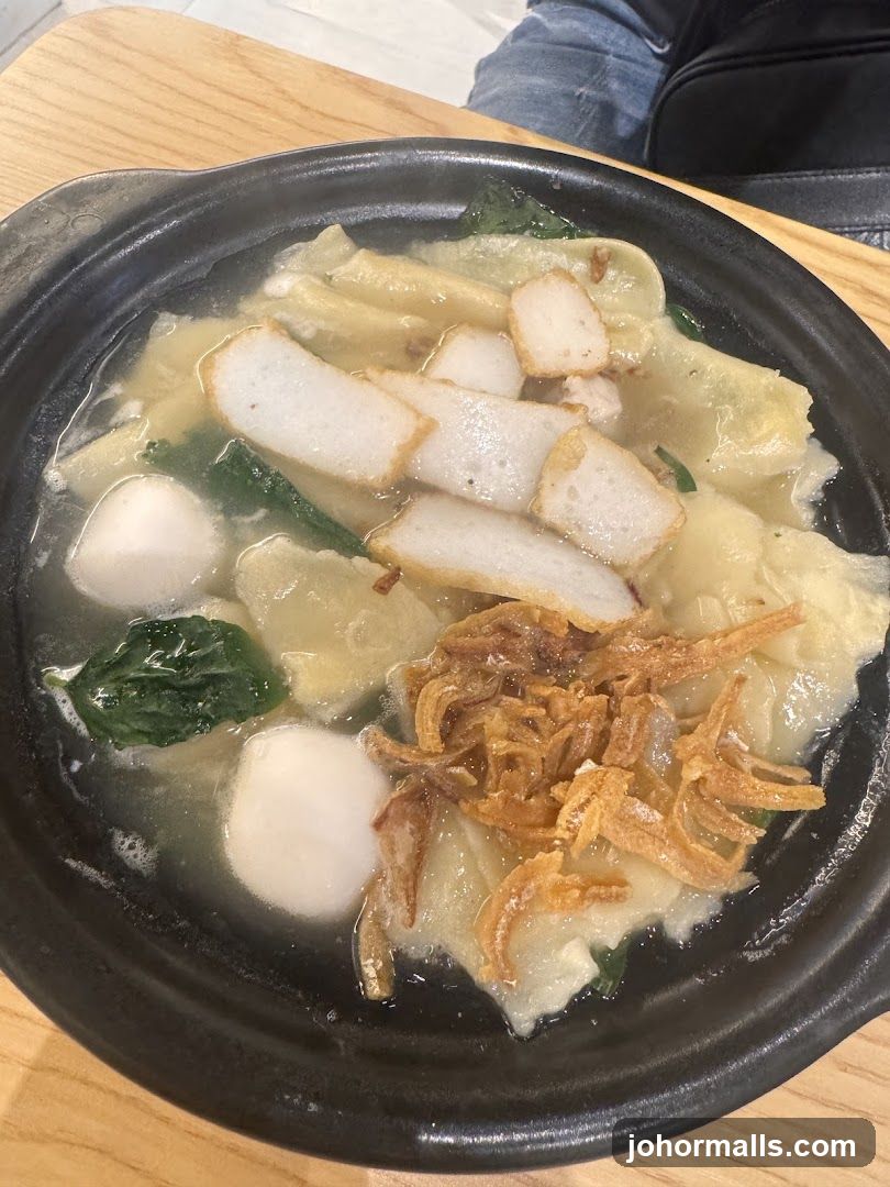 Noodle Soup with Fish Cakes and Meatballs