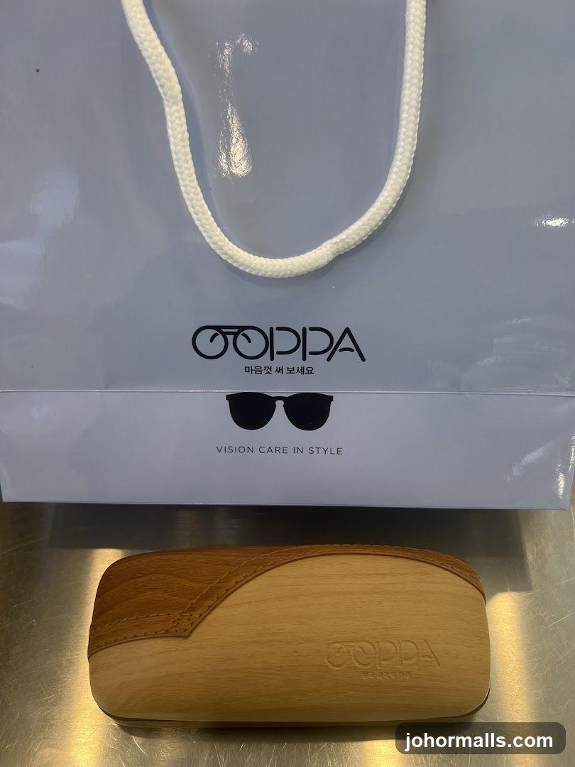 Eyewear Case and Shopping Bag