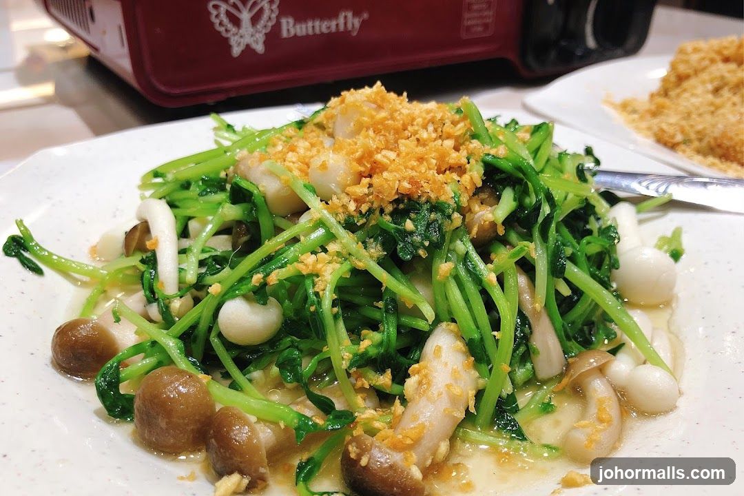 Stir-fried Greens with Mushrooms