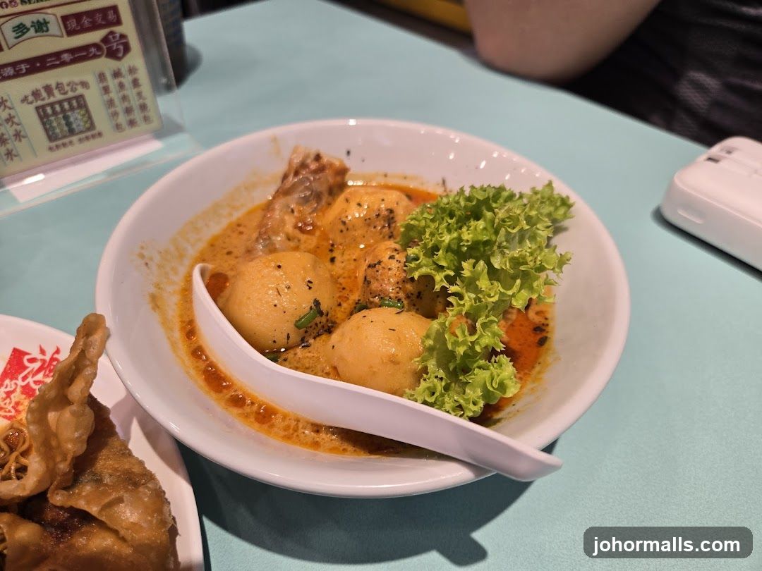Curry Noodles with Fish Balls