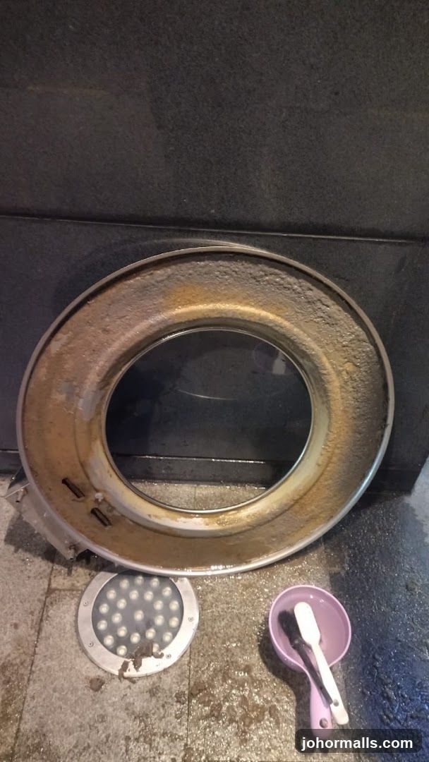 Dirty Grate and Utensils