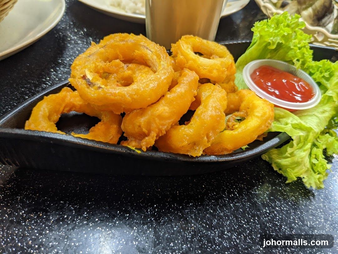 Onion Rings with Ketchup