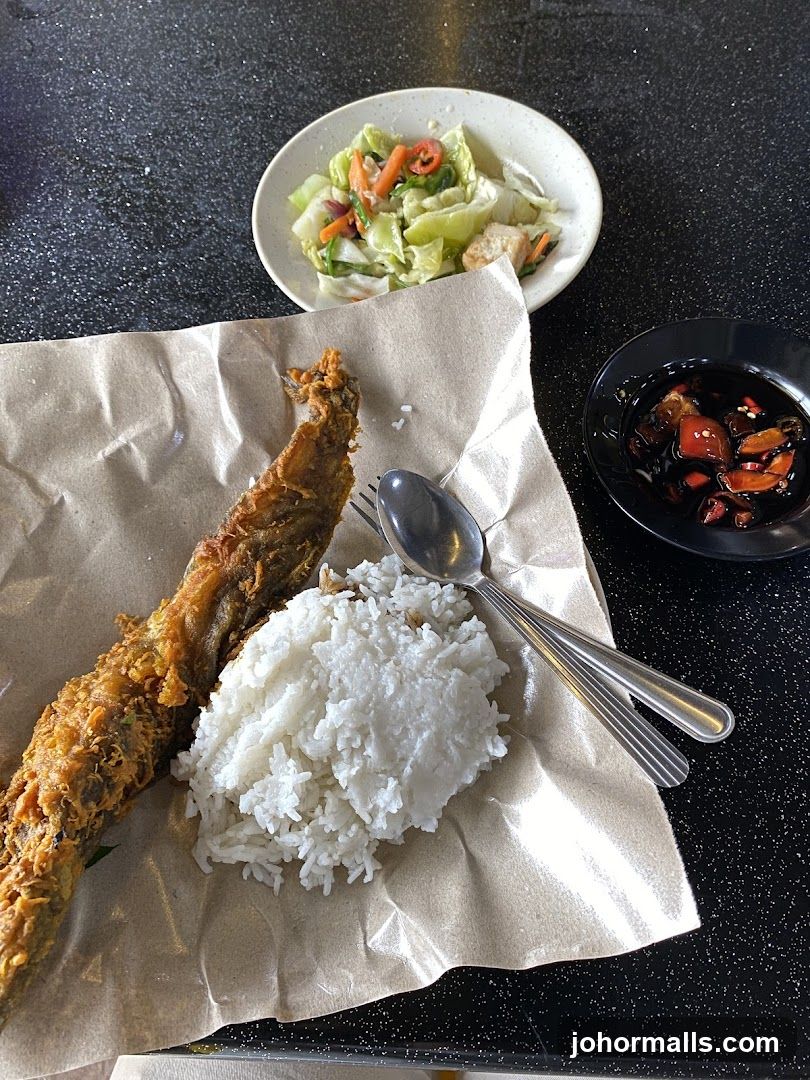 Fried Fish with Rice and Salad
