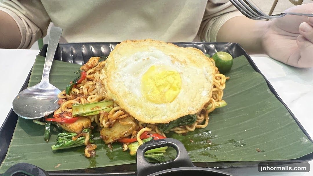 Noodles with Fried Egg