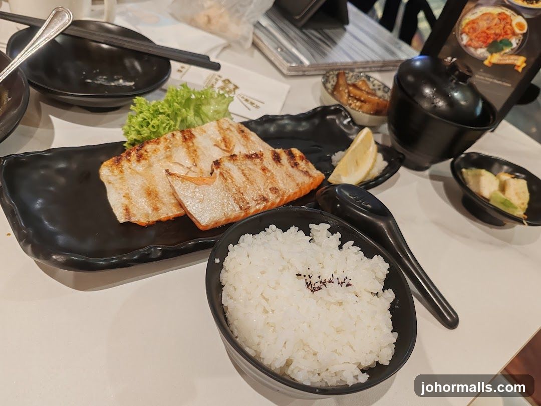 Grilled Salmon with Rice