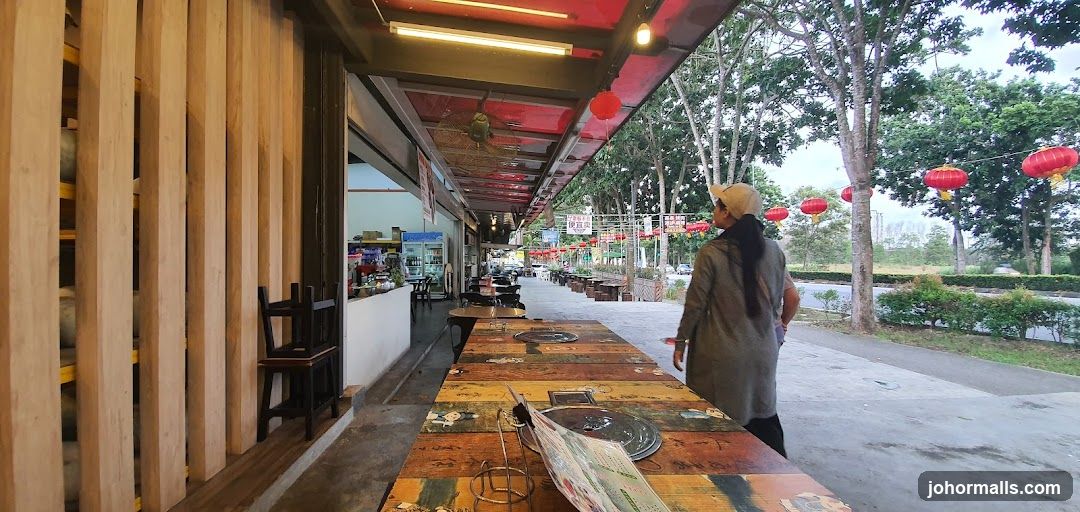Outdoor Dining Area with Tables and Chairs