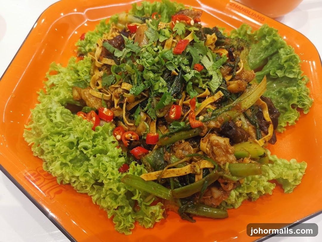 Spicy Stir-Fried Noodles with Vegetables