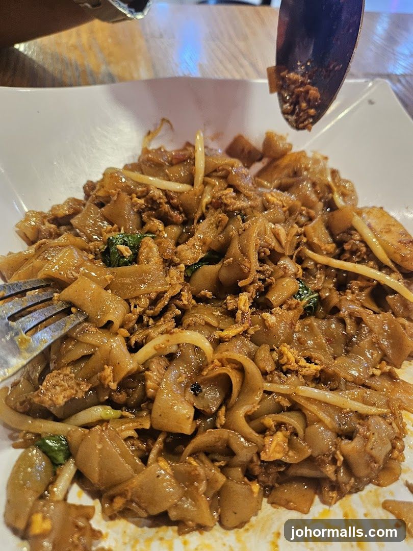 Noodles with Meat and Sprouts