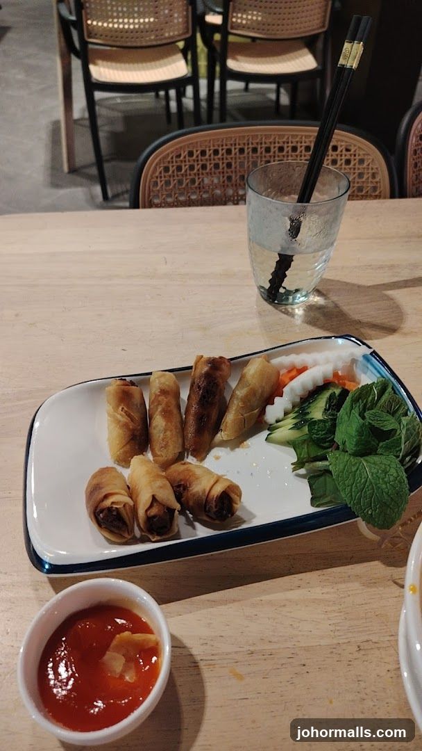 Spring Rolls with Dipping Sauce