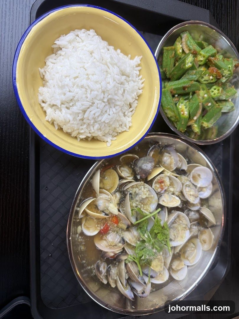 Chun Man Ren Jian Food Court 春满人间美食阁