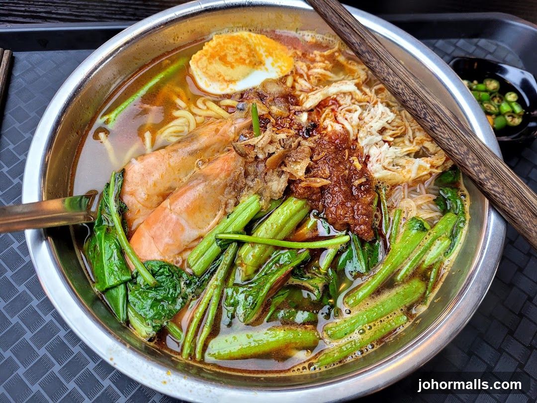 Noodle Soup with Shrimp and Egg