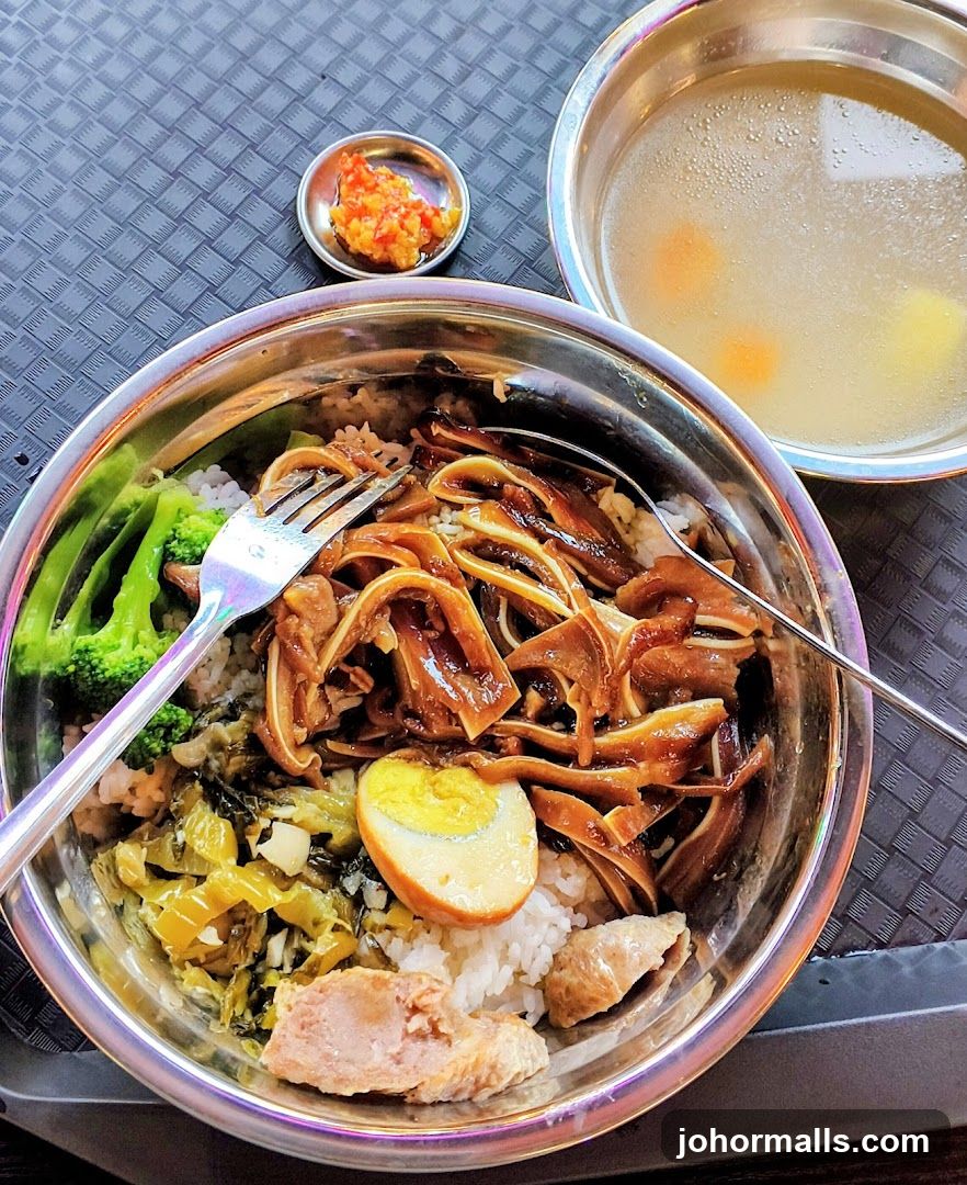 Rice bowl with braised pork ears and side dishes