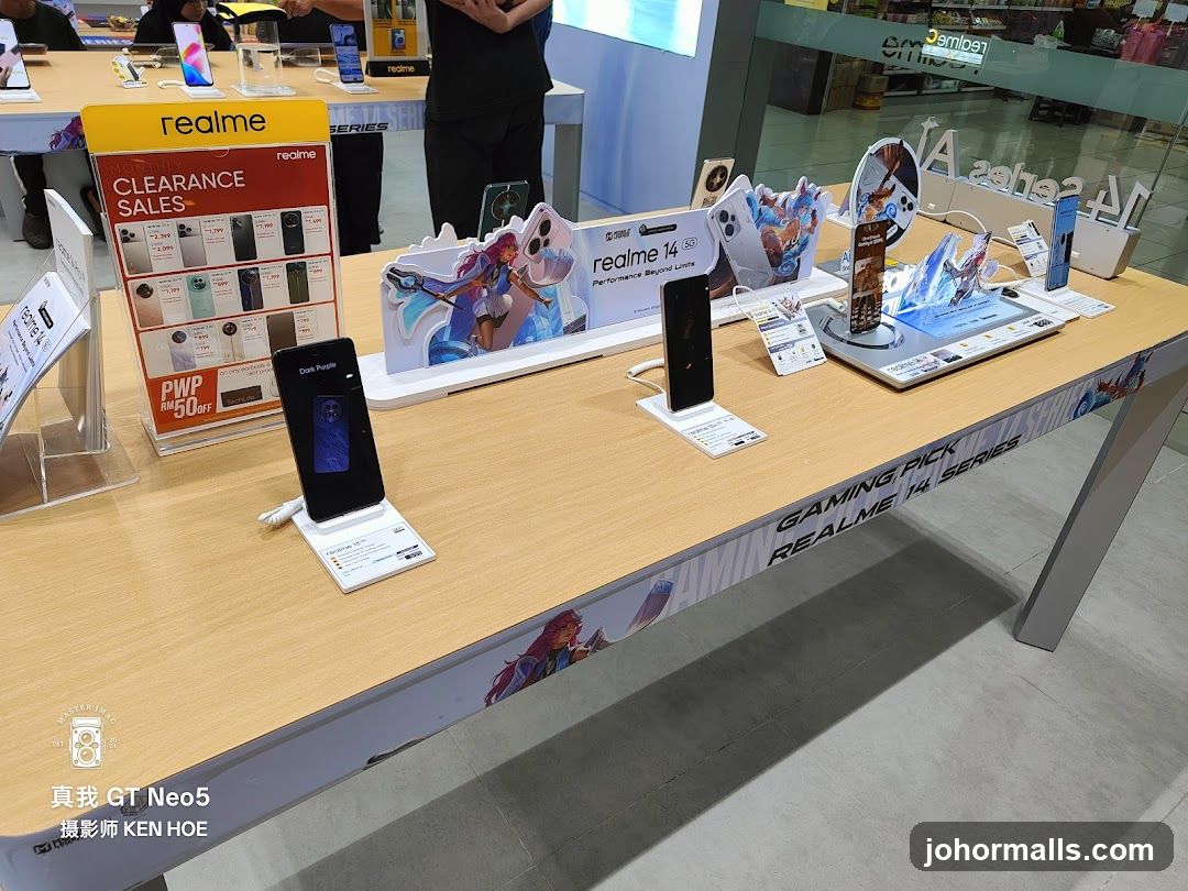Realme Product Display